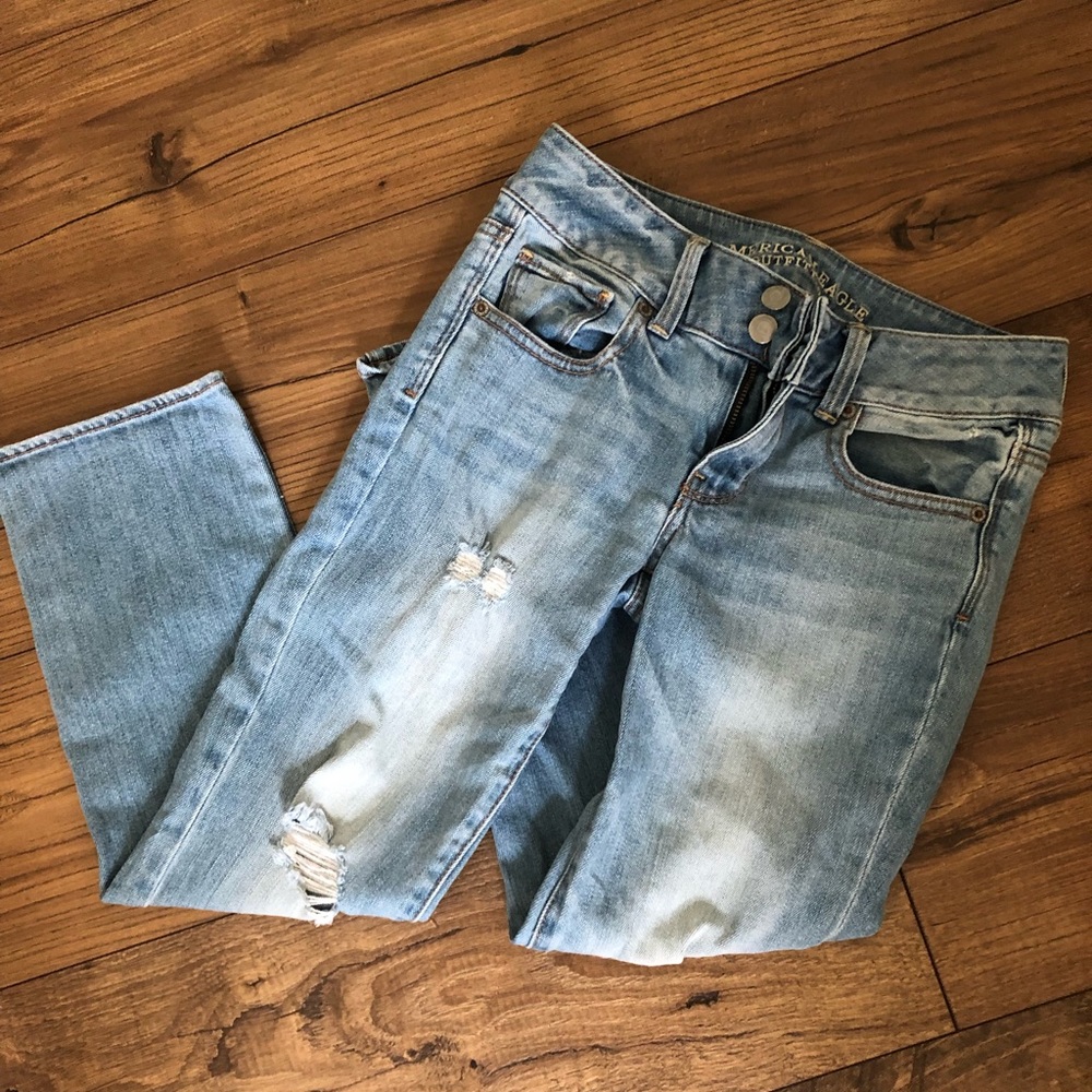 American Eagle light wash jeans